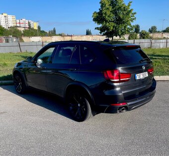 BMW X5 F15 3,0d/190kw/ CZ/ 2majitel /HEAD UP/ servis BMW - 2