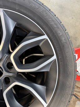 Pneu Bridgestone Blizzak 235/50 R19 - 2