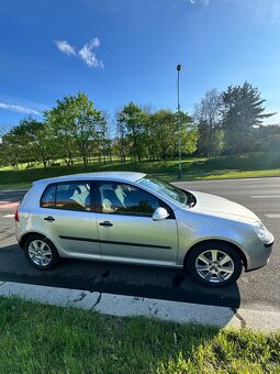 VW Golf 5 Hatchback 1.6 FSI 85kW - automatická převodovoka - 2