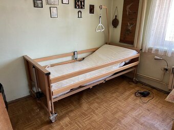 Elektrická zdravotní polohovací postel + nová matrace - 2