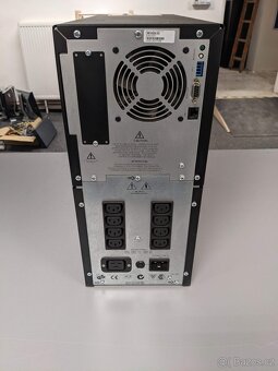 APC Smart-UPS 2200 - 2