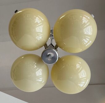 Chromový čtyřramenný lustr artdeco. - 2