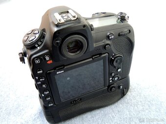 Nikon D850 + MB-D18 - 2
