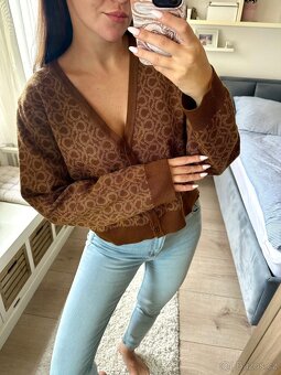 CALVIN KLEIN HNĚDÝ SVETR / CARDIGAN - 2