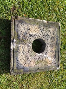 Starožitný pískovcový komínový klobouk r.v.1890 - 2