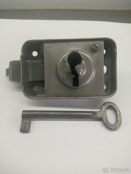 Starožitný západkový zamek - 2