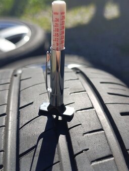 Letní pneu Barum 215/55 R17 - 2