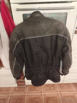 Bunda n motorku L, Akito - 2