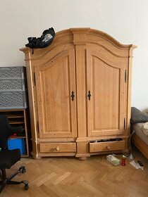 Krásná SELSKÁ Masivni Skříň . - 2
