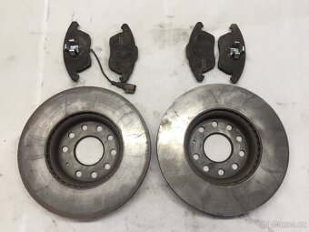 VW GOLF 5 03-08 - PŘEDNÍ BRZDOVÉ KOTOUČE+DESKY 288mm - 2