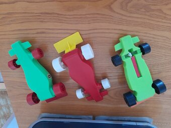 Retro plastová formule hračka - 2