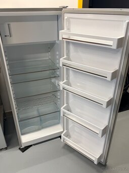 Prodám chladničku s malým mrazákem Liebherr - 2