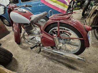 Jawa pérák s platnou stk - 2