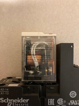 Relé schneider 230VAC 6A - 2