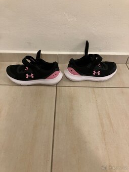 Dívčí tenisky Under Armour vel 33 - 2