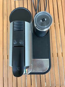 Prodám kávovar Nespresso Krups Citiz Milk - 2