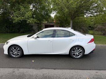 Lexus IS 300h - 2
