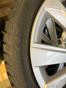 Kompletní zimní kolo Riegel 17" pro Škoda Fabia iv 215/45/1 - 2