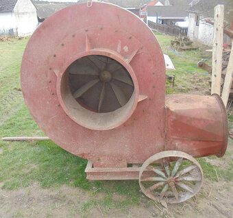 žralok - výfuk - 2