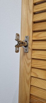 Lamelová dřevěná dvířka k šatní skříni - 2