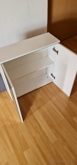 Koupelnová skříňka se zrcadlem - 2