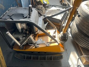 Prodám vibrační desku WACKER Diesel - 2