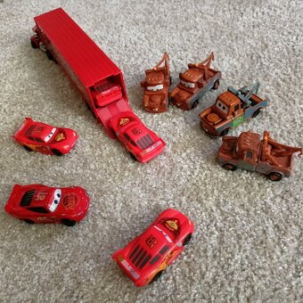 Cars - sada kamionu a autíček - 2