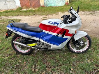 Dvakrát Honda CBR 600F PC-19 1988 a PC-23 1990 - 2