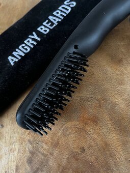 Žehlička na vousy Angry Beards - 2
