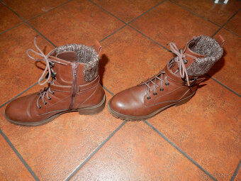 Prodám kotníkové šněrovací kozačky Landrover z Deichmanu - 2