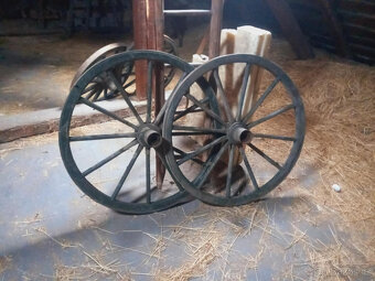 Ozdobná kolečka na kočár nebo bryčki z koňmi 4 kusa ozdobná - 2