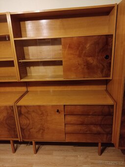 Set retro nábytku - skříň, vitrína, prádelník a stoly - 2