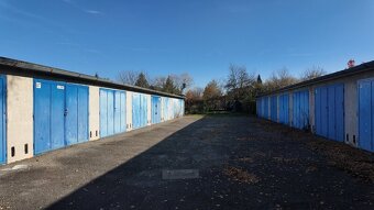 Prostorná garáž (18 m²) s elektřinou v ulici Ovocná, Rožnov - 2