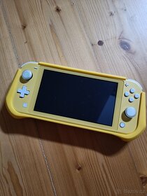 Nintendo Switch lite - žlutá - 2