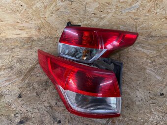 ZADNÍ VENKOVNÍ SVĚTLA FORD KUGA MK2 90021842/90021835 - 2