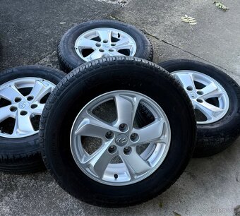 Alu kola Hyundai 5x114,3 R16  Michelin 215/70/16 - 2