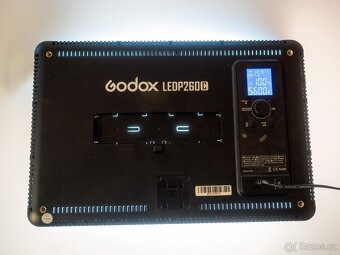 LED video světlo Godox LEDP260C - 2