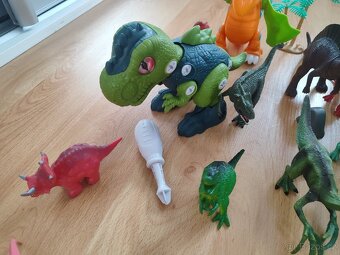 Dinosauři hračky - 2