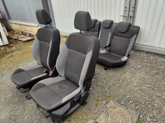 Sedačky, tapeci Focus III - hatchback - 2