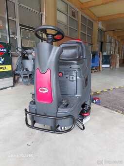 Podlahový mycí stroj Nilfisk Viper AS 710R se sedící obsluho - 2