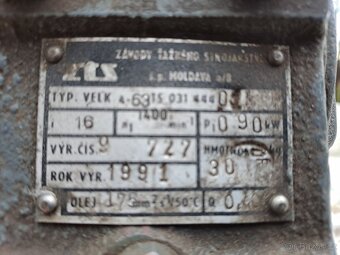 Elektromotor s převodovkou. - 2