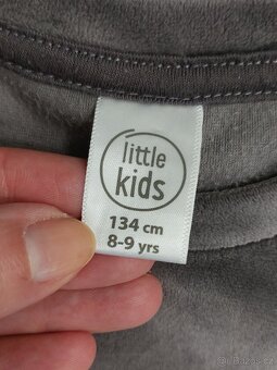 sametová dívčí souprava vel. 134 - 2