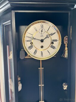 Hodiny nástěnné. - 2