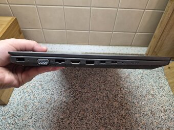 Lenovo V330-15IKB - 2