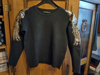 Prodám svetr s křídly na rukávech - 2