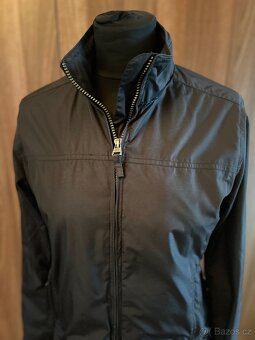 Champion černá bunda PC 2190,- - 2