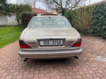 Jaguar Daimler Double six - 2