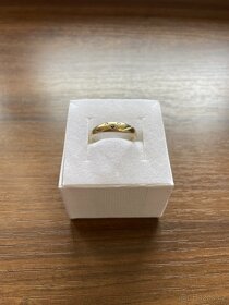 Zlatý prsten s barevnými zirkony - 2