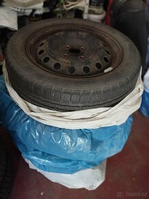 Kompletní plechová kola s disky a zimní pneu185x60 R 15 - 2