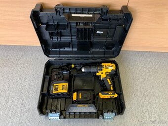 Aku DeWalt DCD778 + nabíječka + baterie + kufr - 2